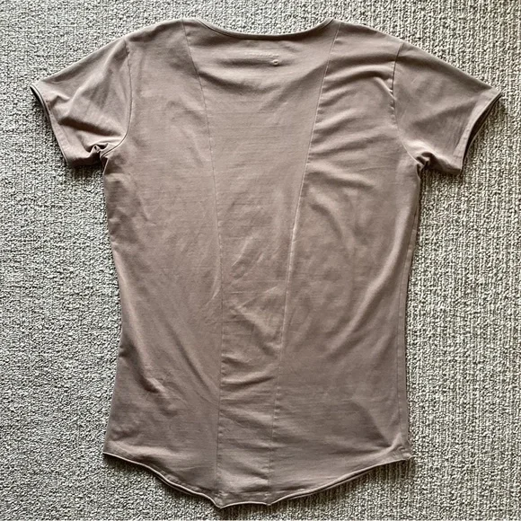 Alphalete T-shirt - Picture 2 of 4